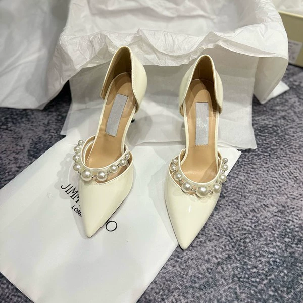 Европа и США весной 2025 года новые наконечные V-образные полые слова с жемчужной цепью высокие каблуки и темпераментные женщины