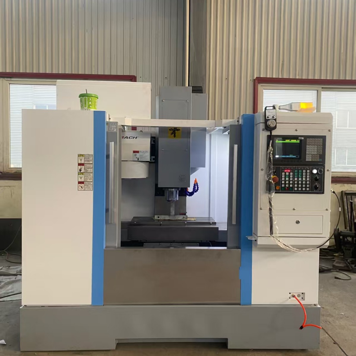 厂家直销VMC500立式加工中心机可加装第四轴数控铣床加工中心