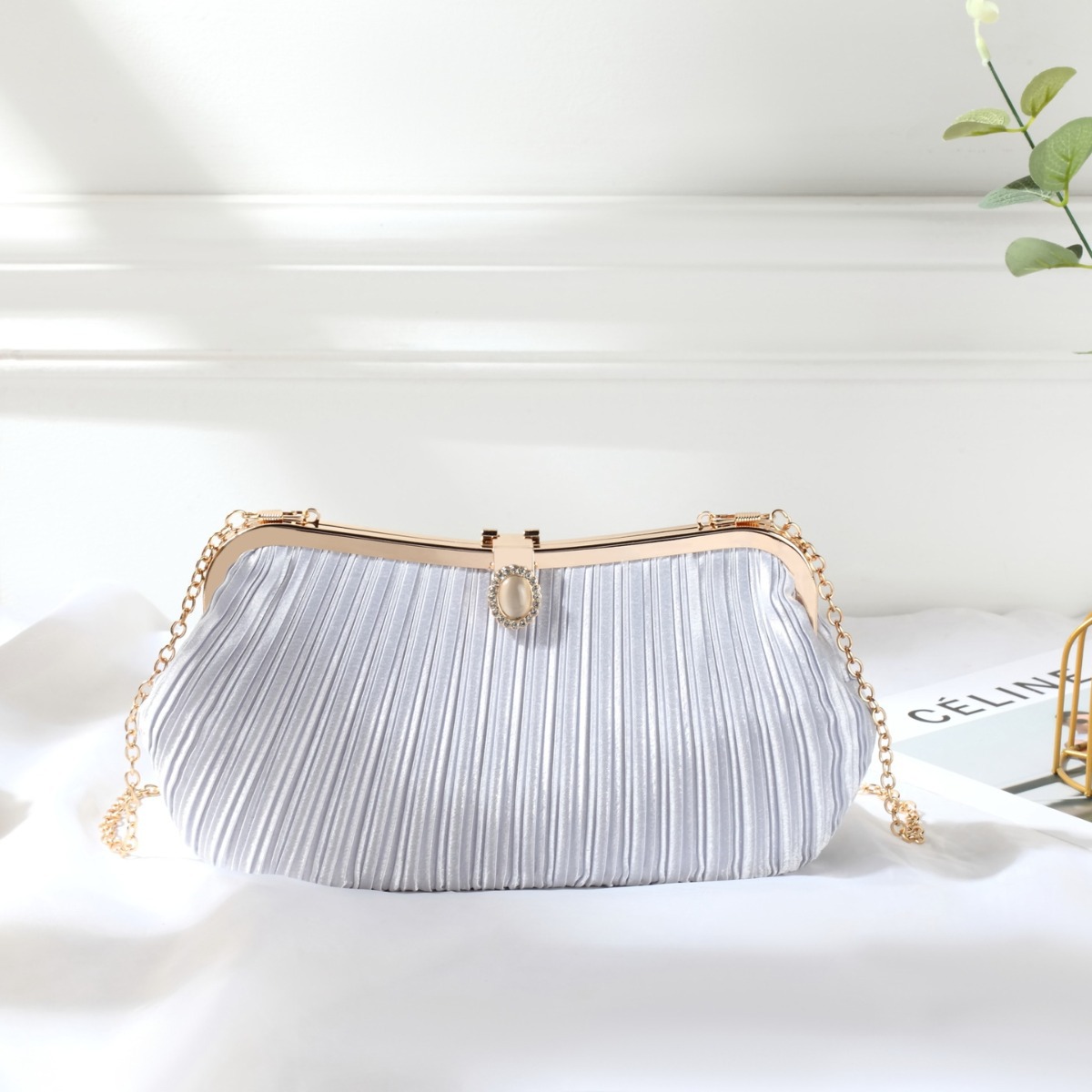 Comercio electrónico transfronterizo Estilo japonés Hardware plisado europeo y americano Bolsa de banquete Bolsa de vestir Bolsa de embrague Bolsa de noche Bolsa de fiesta