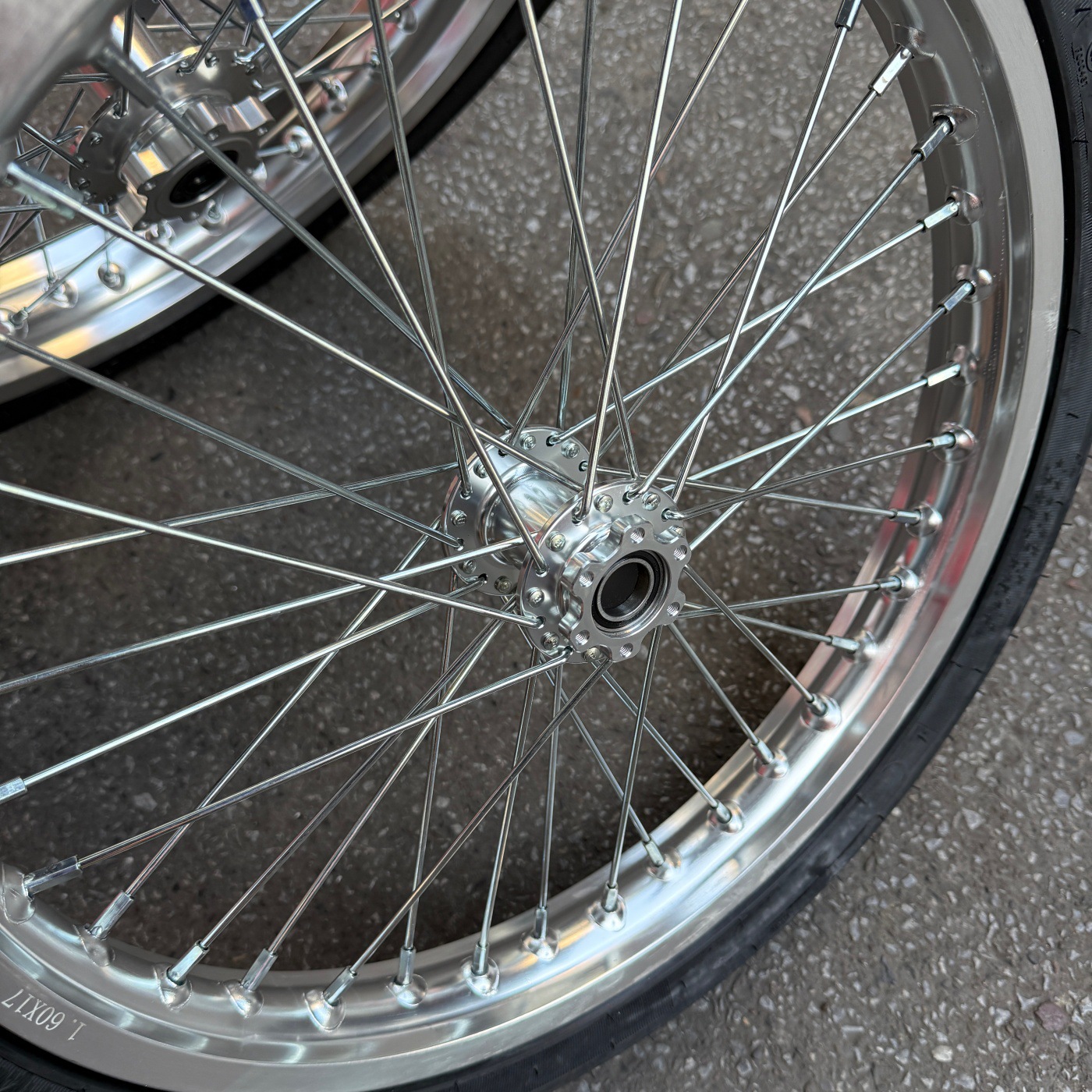 Suitable for Surron Light Bee X modified front 1.60-17 and rear 2.15-17 slick tire wheel set assembly 17inch wheel hub