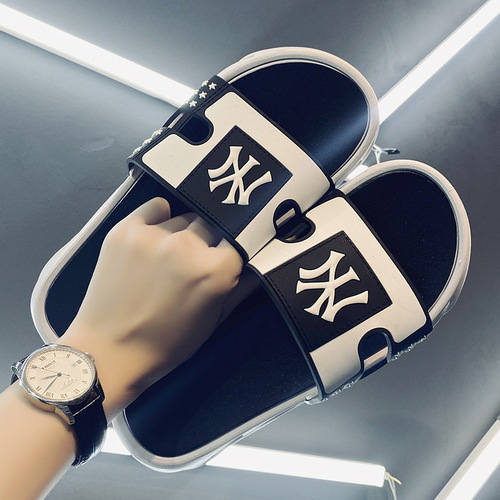 Plus-size slippers for men, summer outdoor wear, internet-famous trendy brand, non-slip, comfortable and cozy slip-on sandals for casual home use