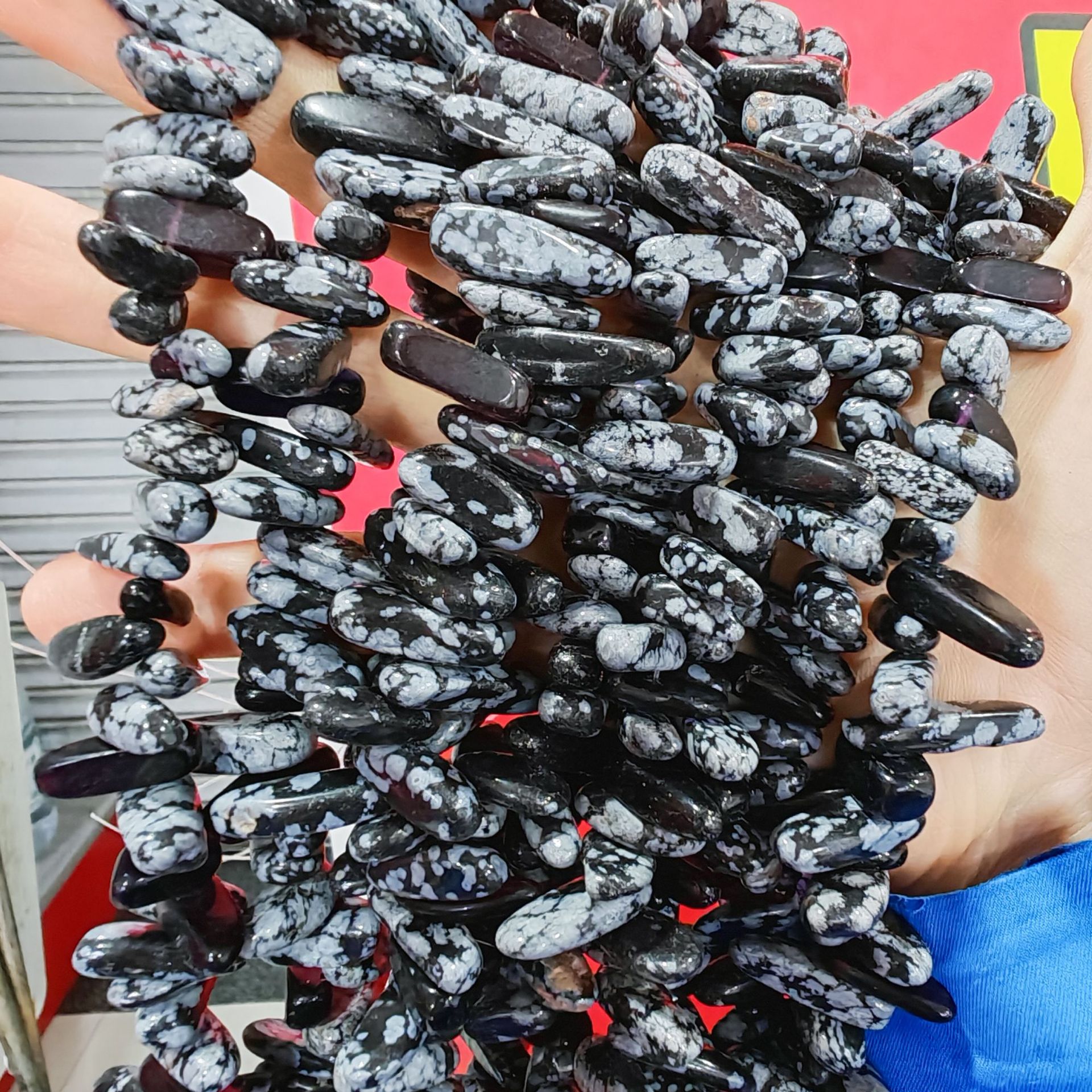 Piedra natural cristal natural piedra triturada sin forma tres o siete cabezas cuentas sueltas productos semiacabados joyas de bricolaje accesorios de cuentas al por mayor