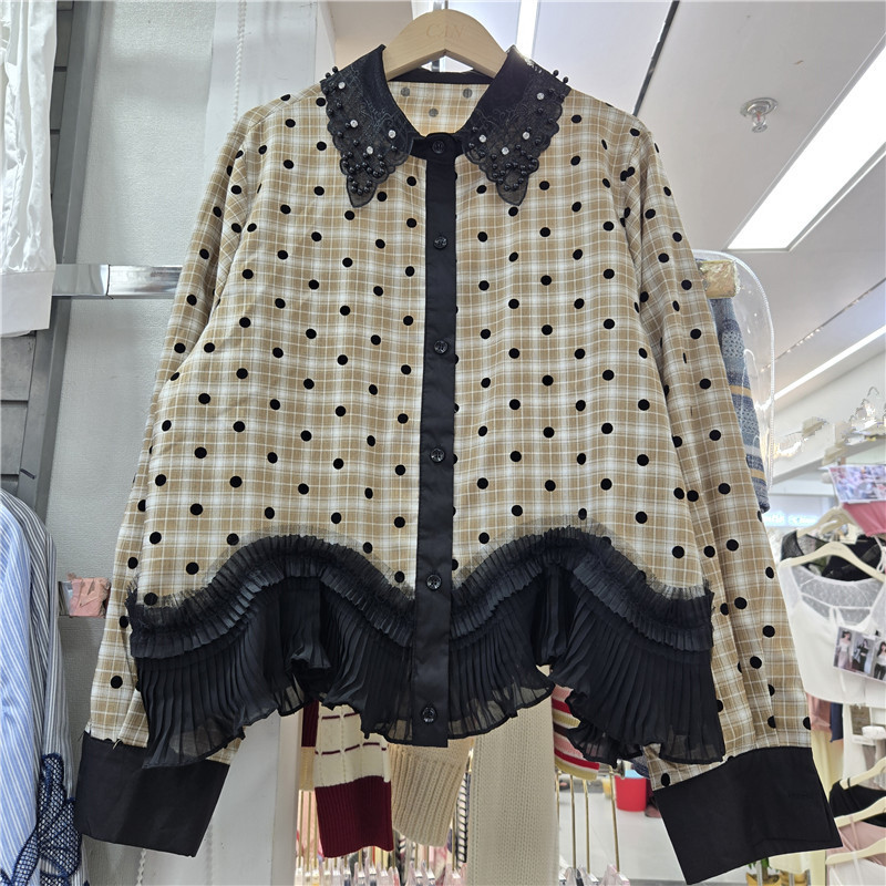 Korean-style 2026 autumn new fashion long-sleeved shirt for women with a lapel, polka dot patchwork, contrasting colors, beading, and lace trim, designed to make you look younger Korean-style 2026 autumn new fashion long-sleeved shirt for women with a lapel, polka dot patchwork, contrasting colors, beading, and lace trim, designed to make you look younger