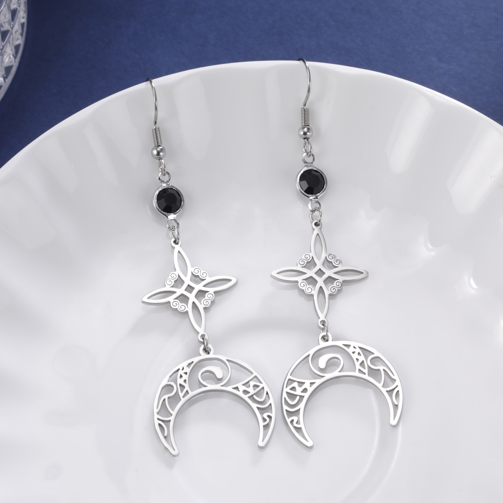 Daily Occasion 1 Pair Vintage Style Witch Knot Moon Solid Color Plating Hollow Out Stainless Steel Ear Hook