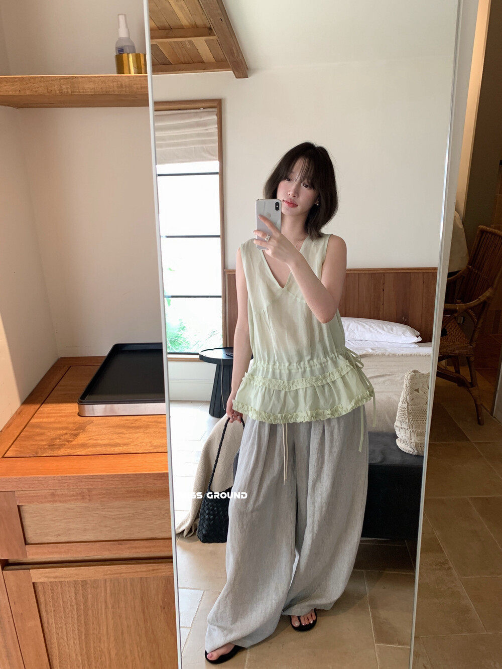 Áo hai dây nữ cổ V phối ren bèo nhún phong cách Hàn Quốc — Xanh nước biển, trắng ngà, Dưa lưới, Hồng cam chi tiết 8