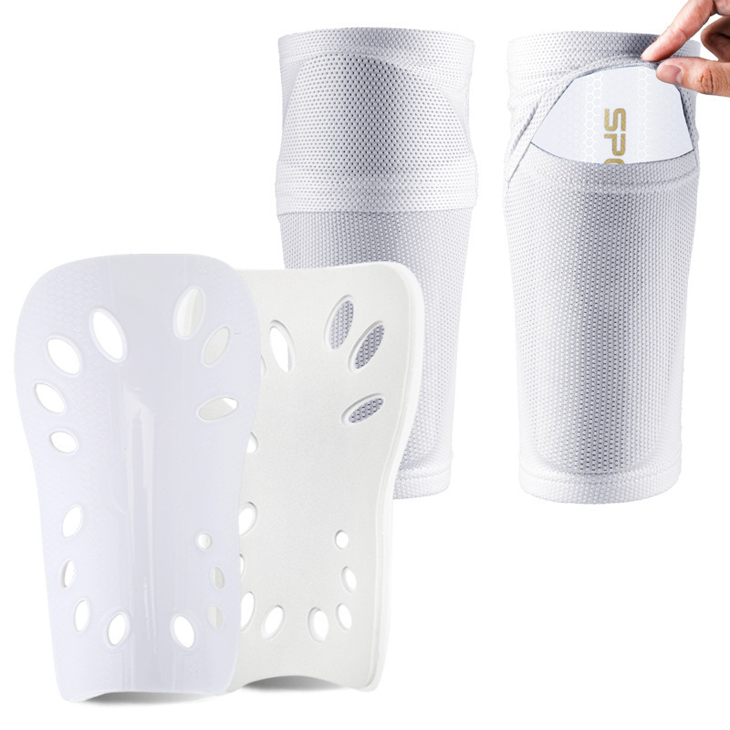 흰색 정강이 보호대 + 흰색 양말