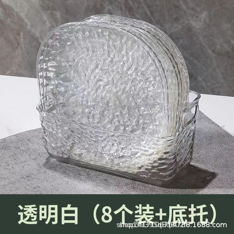 震え音が爆発して贅沢に骨皿を吐く果物皿の食卓に皿を入れて骨皿を吐く小皿のごみ皿の台座を持っている|undefined