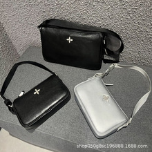 现货SK十字徽章皮质一体背包织带抛光复古斜跨包女士单肩包25新款