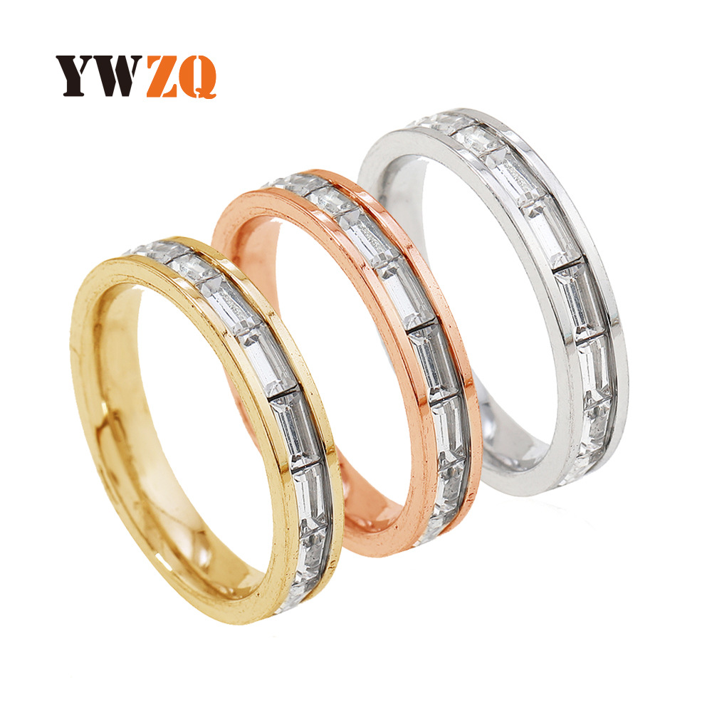 Moda transfronteriza gypsophila luz lujo sentido de diseño rectángulo circón con incrustaciones de diamantes pareja anillo de acero de titanio joyería de acero inoxidable