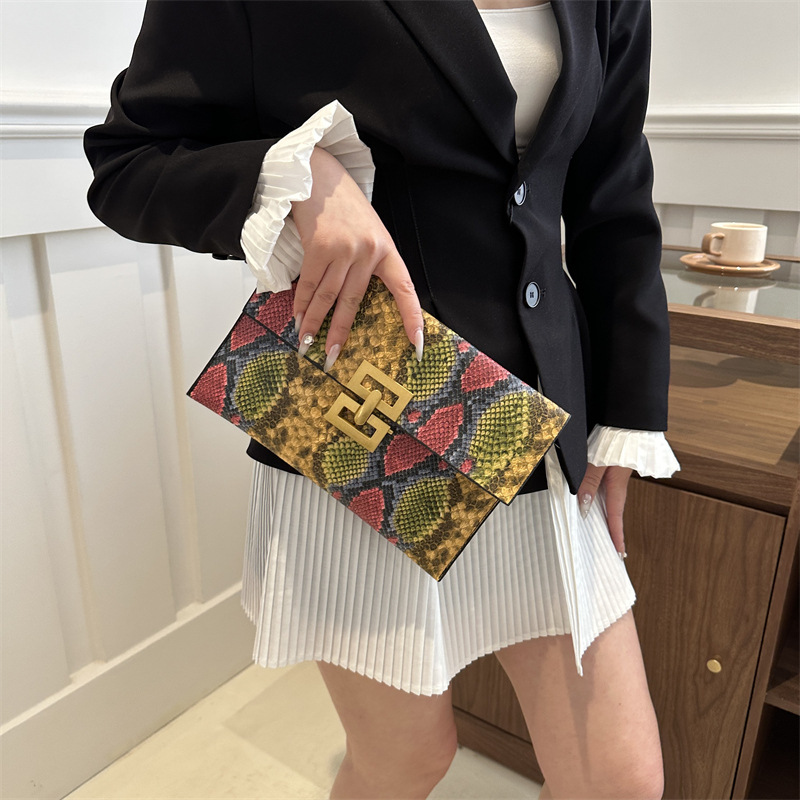 Mochila de textura extranjera 2024 nuevo diseño de piel de serpiente personalidad bolso de teléfono móvil bolso de cambio bolso de fiesta de moda