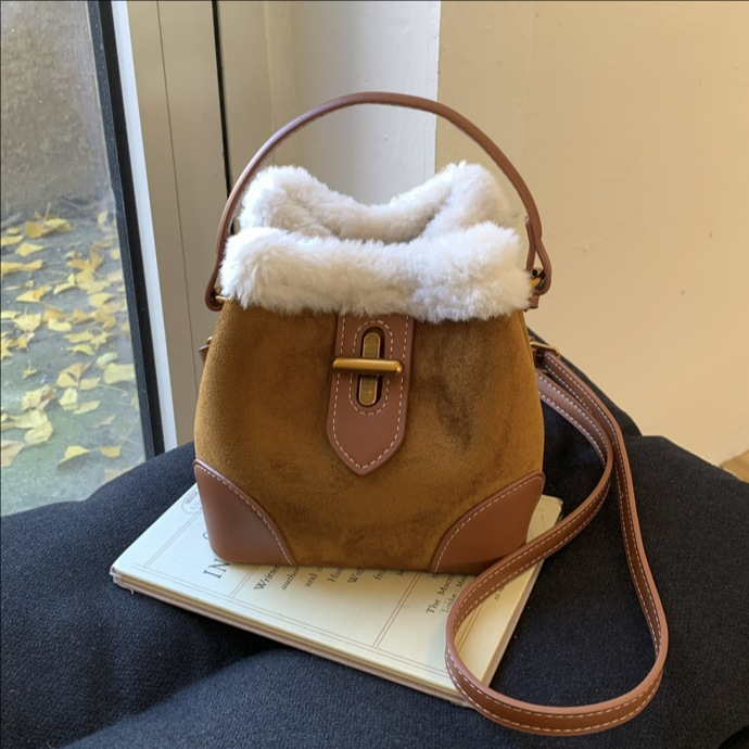 Invierno bolsas de peluche retro bolsas esmerizadas bolsas de mujer nueva mochila de hombro de cordero mini bolsas de cubo de mano de moda