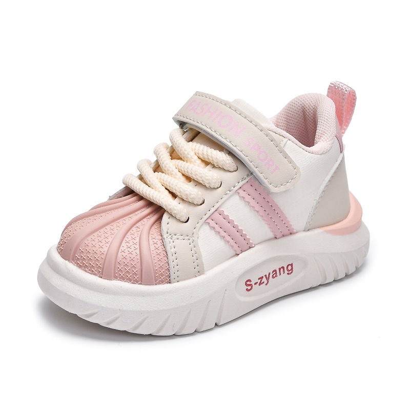 Calzado deportivo para niños 2025 primavera nuevo estilo zapatos de cuero impermeables para niños de suela suave, zapatos de tabla pequeños casuales de todo fósforo para niños de mediana edad