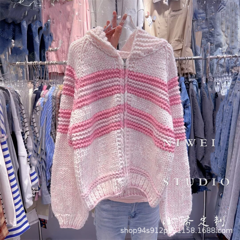 巨好看的早秋穿搭粉色条纹棒针粗毛线手工编织拉链开衫毛衣外套女