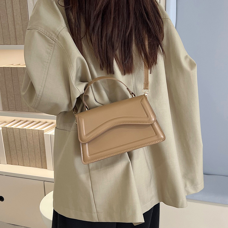 Bolso simple bolso cuadrado pequeño 2025 primavera y verano nuevo estilo coreano color sólido personalidad belleza moda nicho diagonal bolso