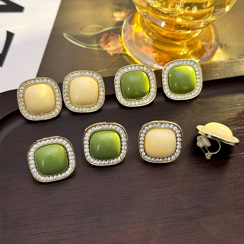 Pinzas para las orejas cuadradas geométricas con incrustaciones de diamantes coreanos, pendientes de temperamento de lujo ligero y de alta gama, pendientes de todo fósforo, pequeños y simples