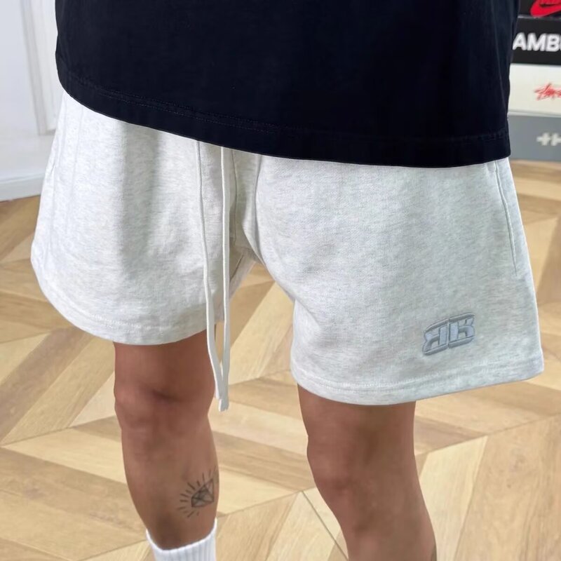 Light gray sports shorts for men, summer youth fitness basketball sports pants, American-style trendy casual three-quarter pants Light gray sports shorts for men, summer youth fitness basketball sports pants, American-style trendy casual three-quarter pants