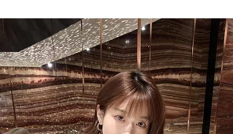 A new Japanese school-style, stylish and youthful knitted cardigan with a three-dimensional beaded floral sweater coat for women in the autumn of 2022 pic 24