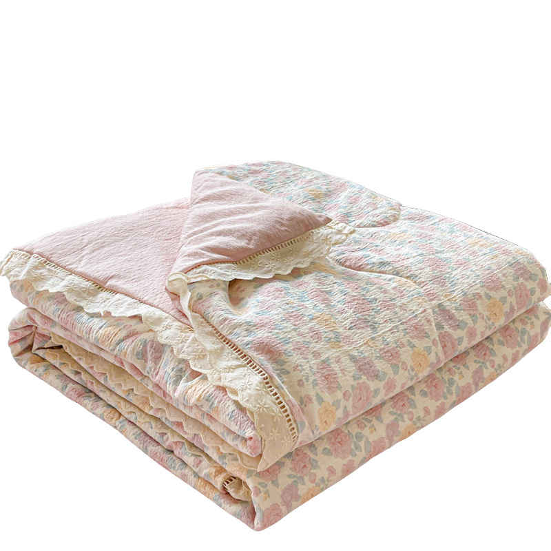 Pequeño edredón de verano de encaje fresco de cuatro piezas suave ceiba arrugada gasa sábana dormitorio de estudiantes cama individual y doble pieza individual