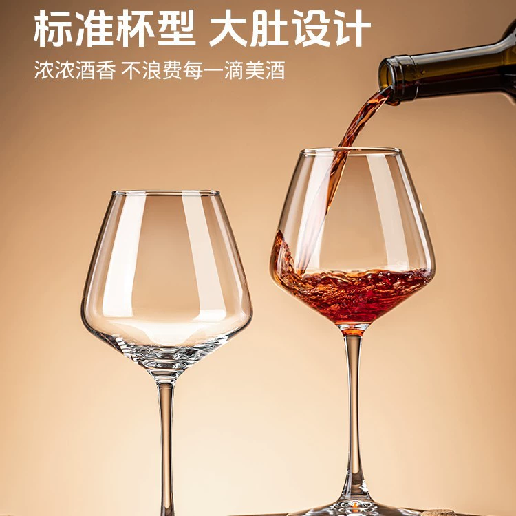 High-end set, wine decanter, wineglass, light luxury style
