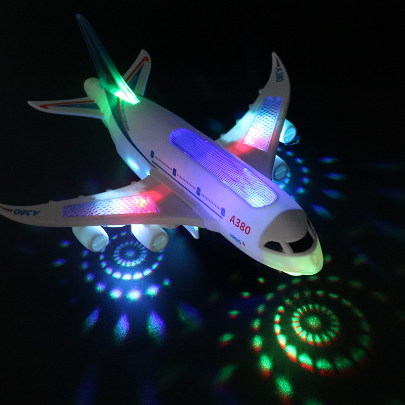 De los niños eléctrico universal colorido A380 aviones elevación espiral color música luz aire avión de pasajeros modelo puesto al por mayor