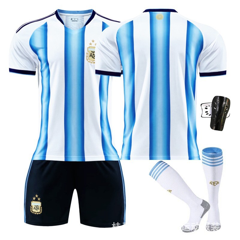 Argentina en blanco + calcetines + protectores en casa
