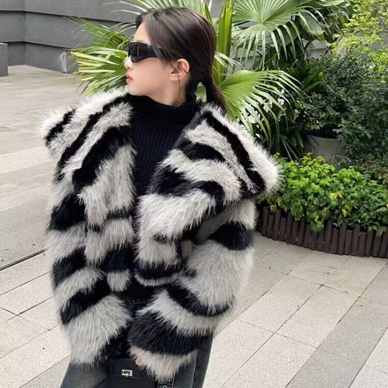 Zhili children's winter coat for girls, 2025 new style, fashionable thickened faux leather top, stylish jacket for older children.