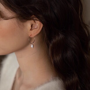 Factory wholesale fashion natural pearl earrings earrings French earrings exquisite temperament compact female ins style earrings