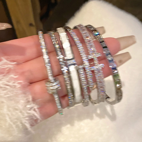 Silver H-letter zirconia titanium steel bracelet for women  new couple's accessories cold-style temperament bracelet