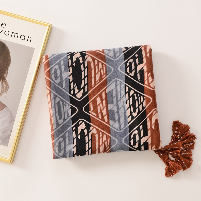 El comercio exterior de exportación de algodón y lino siente bufanda carta de graffiti impresión decorativa sala de aire acondicionado chal viajes protector solar Toalla de playa