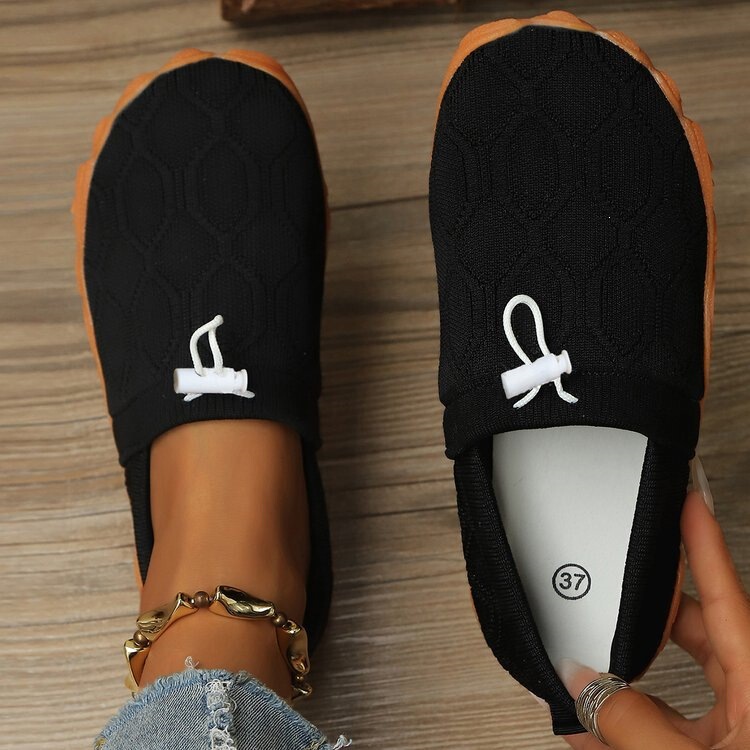 The new autumn 2026 cross-border European, American, and Southeast Asian sports footwear is indispensable; these sports shoes are available for wholesale from manufacturers here