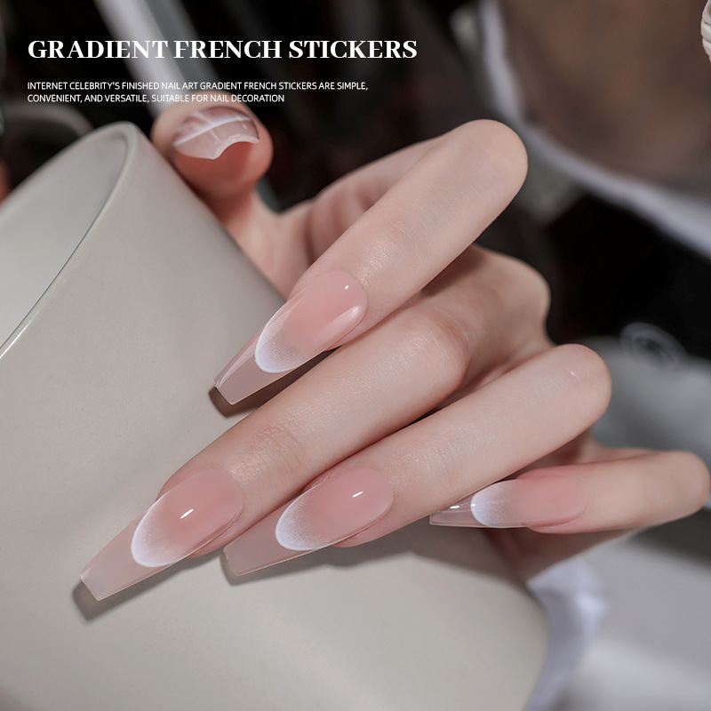 Los mismos productos terminados de uñas en línea son pegatinas francesas simples y convenientes, pegatinas universales, uñas con adornos