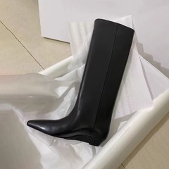 牛革版 ~ 太ったmm本革の先のレトロな高筒騎士靴の女性の太さと皮が痩せています。