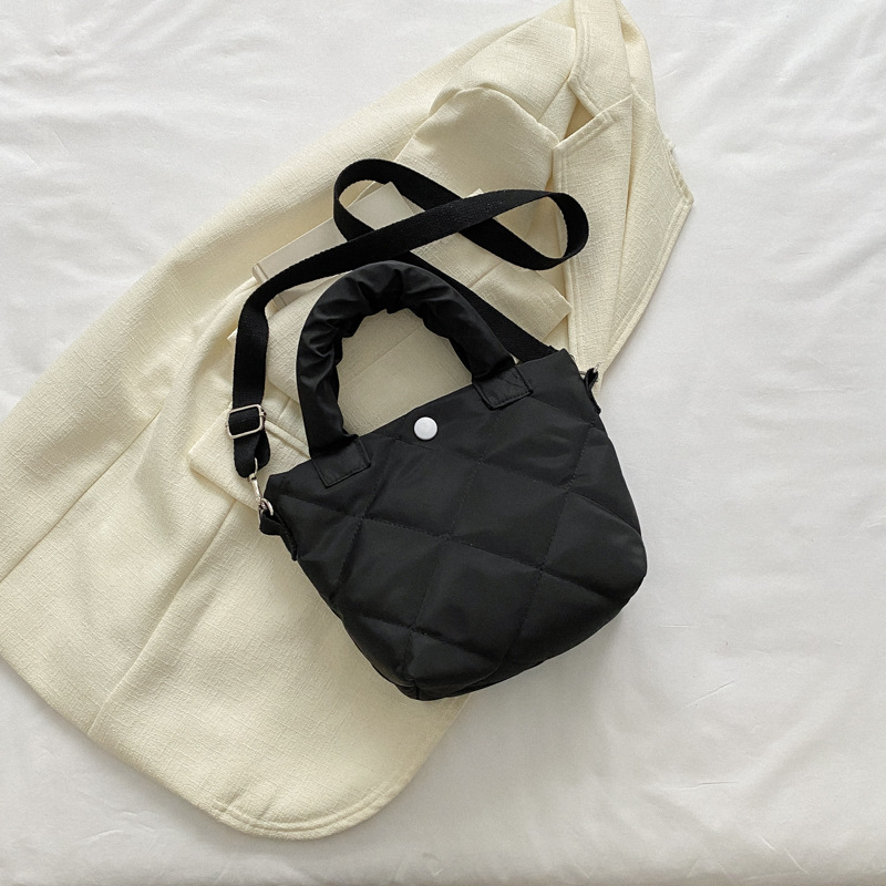 Bolso casual simple francés para mujeres 2023 primavera nueva moda simple bolso de cubo bolso de brazalete bajo mochila