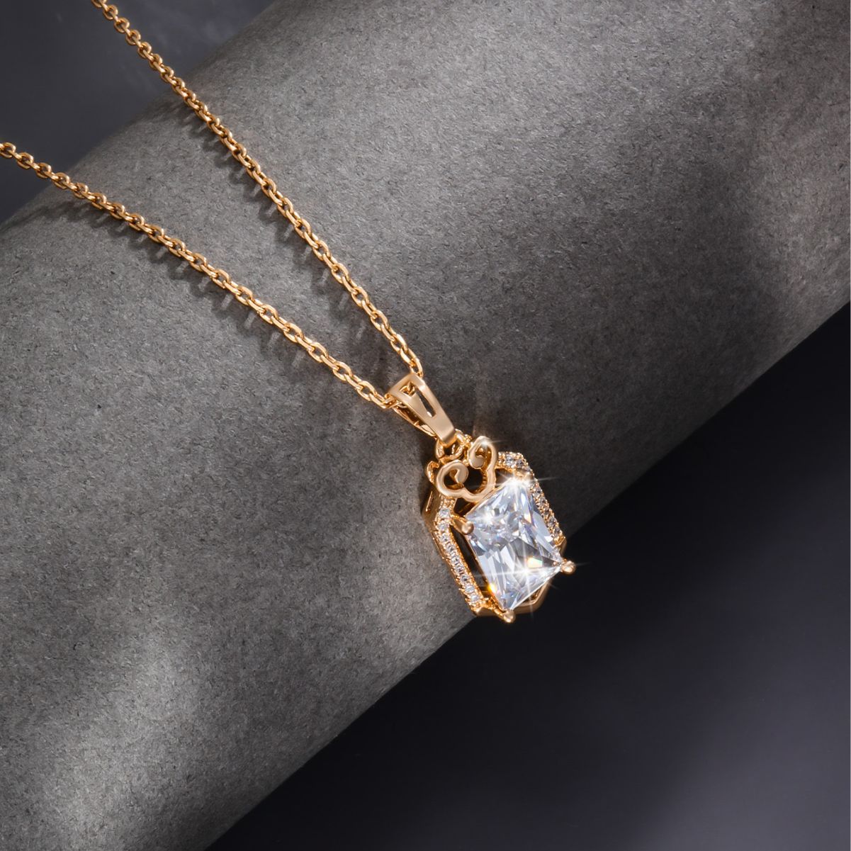 Xuing joyería europea y americana Internet celebridad aleación joyería micro incrustaciones de circón cuadrado geométrico colgante de lujo de alta calidad colgante