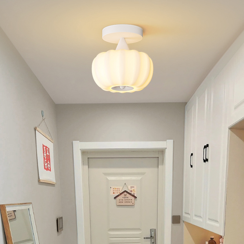 [Selección estricta] lámpara de pasillo lámpara de pasillo viento de crema simple cocina moderna entrada pequeña lámpara de techo lámpara de cabezal de cama