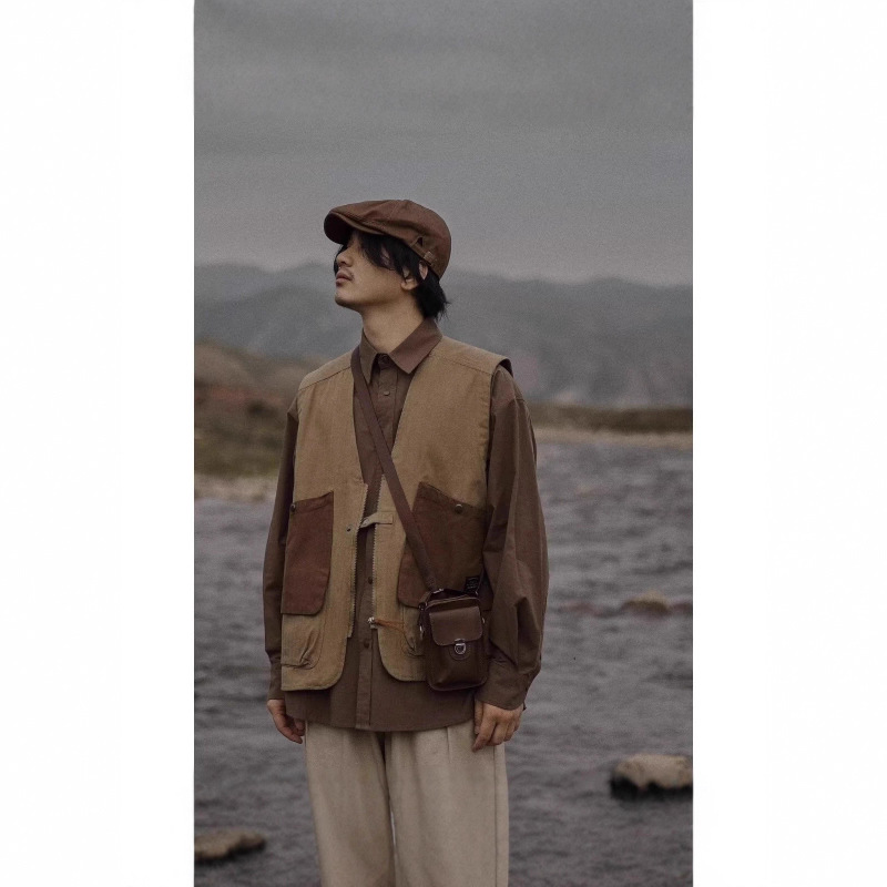 Workwear Vest with Large Pockets, Loose-Fitting Jacket, Trendy Hong Kong Style Men's Vest, Retro Casual Sleeveless Jacket