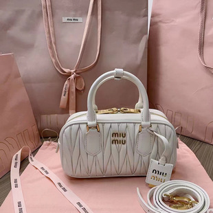 miu��2025�¿��ް�С��Ƥ��ʿ�D���^���r������μ�б��С����Ů