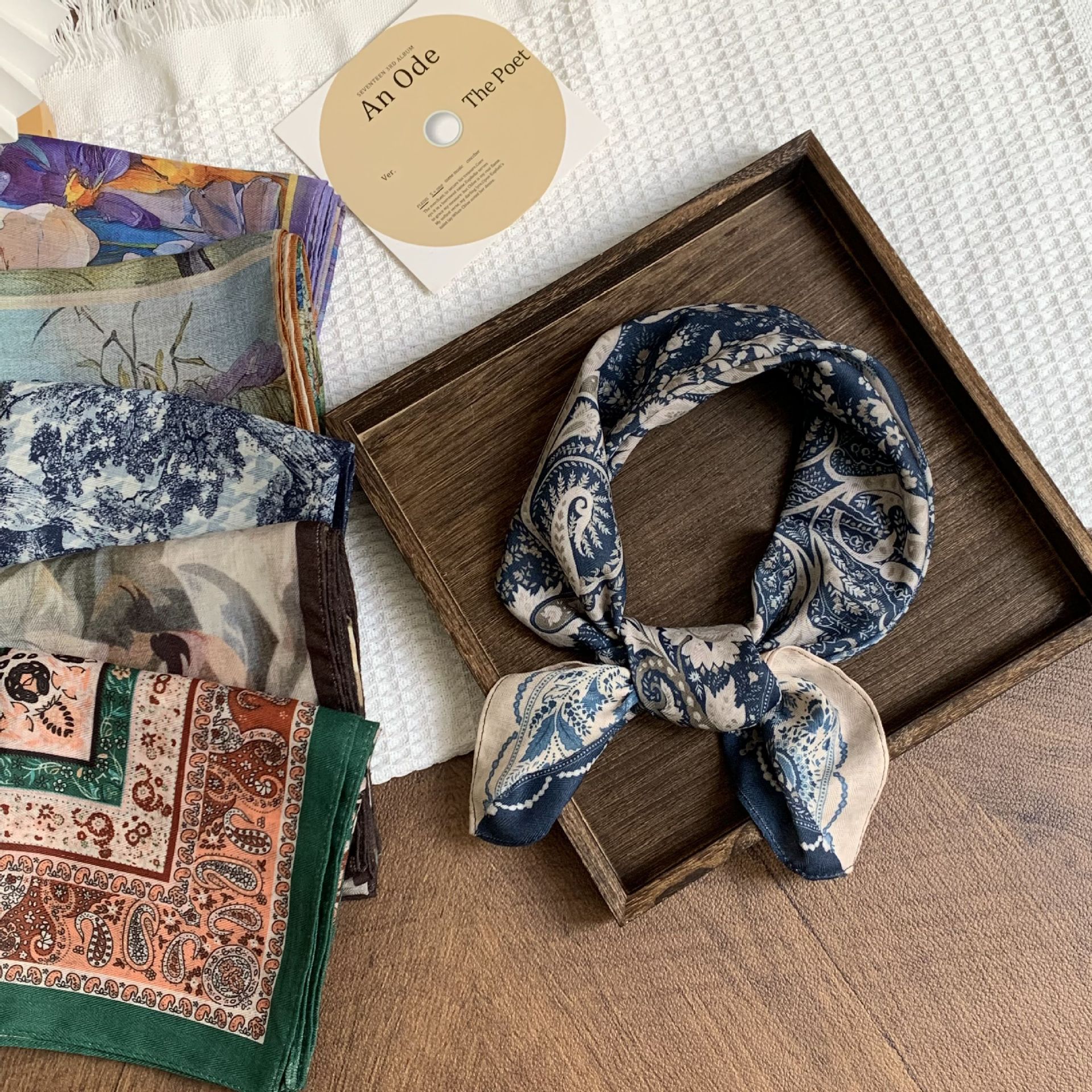 Pañuelo de seda de algodón y lino, bufanda cuadrada grande, estilo de verano de alta gama, estilo de todo fósforo literario, estilo étnico retro, bufanda de flores de anacardo, chal femenino