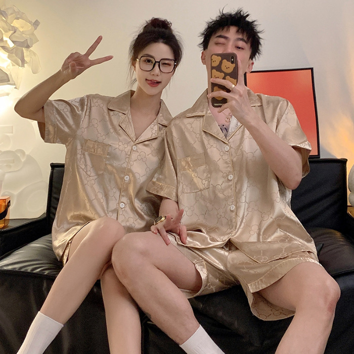 Pajamas de pareja de seda de alto nivel de verano de mujeres de manga corta grande set de seda delgada de verano ropa para el hogar de hombres