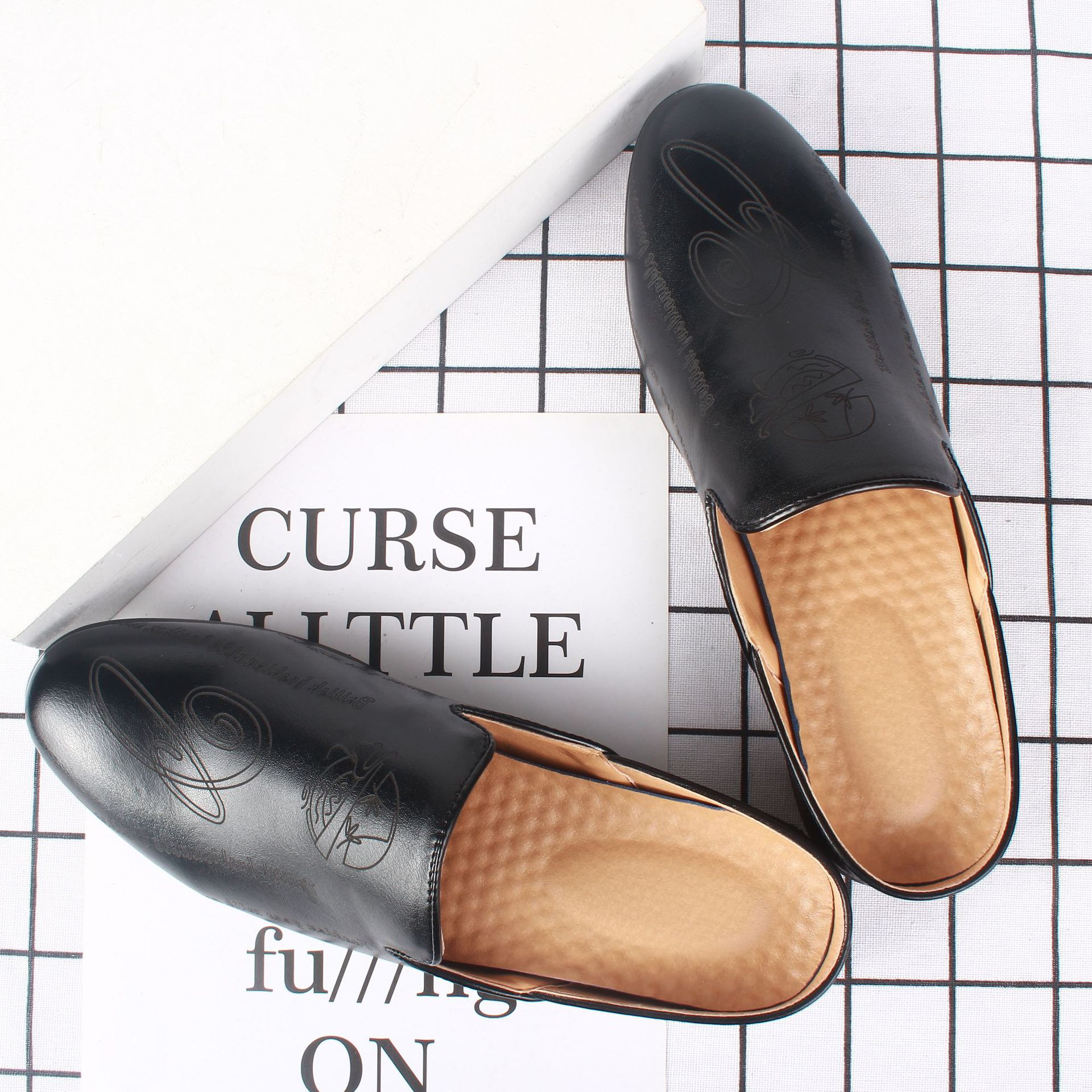 �ļ��׽����к�ɫ���԰���Ь��2021�¿���ʿ�⴩С��ƤЬ����Ь71