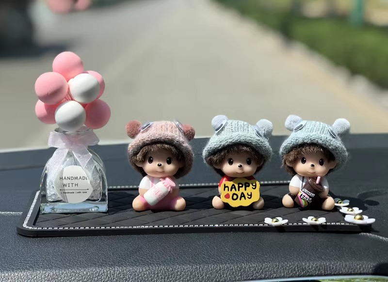 Cute car decoration car perfume ornaments creative personality Mengqiqi center console car interior supplies balloon women