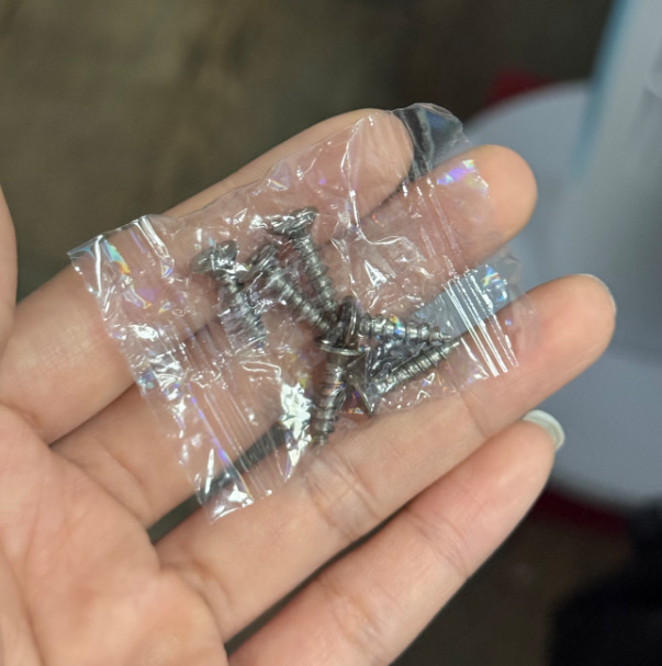 Jinrongda hardware endurecido Acero inoxidable 4*16 tornillo autorroscante de fundición de precisión tornillo de acero inoxidable tornillo de cabeza avellanada al por mayor