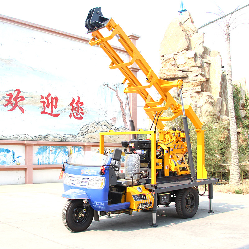 Máquina de perforación de pozos montada en vehículos Máquina de perforación de pozos de agua tipo triciclo Máquina de perforación hidráulica automotriz de 300 metros Equipo de perforación de pozos grandes