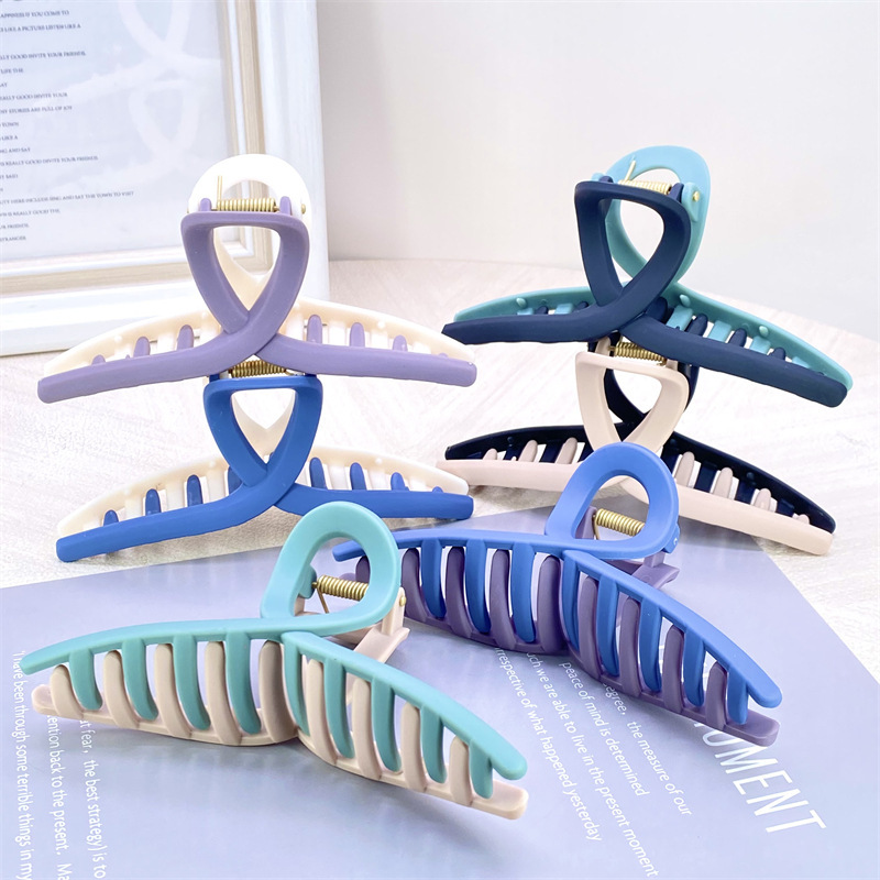 Corea del Sur pequeña resina de contraste fresca agarrar clips temperamento literario matt acabado esmerilado de dos colores garra cuadrada agarrar el cabello