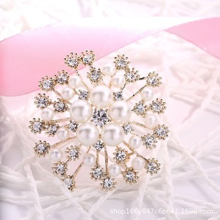 Women's clothing accessories large snowflake pearl crystal brooch exquisite flower corsage pin in stock wholesale and retail