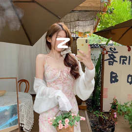 白水女春日小花~碎花吊带连衣裙女夏季新款花边拼接法式长裙