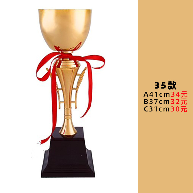 Trofeo de baloncesto de metal para eventos deportivos, trofeo grande de fútbol de cuatro columnas, artículos artesanales para celebraciones y premios, venta al por mayor del fabricante.
