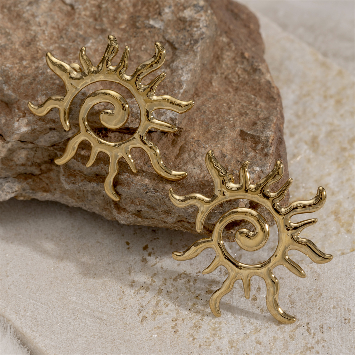 Tena Europa y América Alta retención de color 18k oro concha de acero inoxidable concha de estrella de mar collar de cuerda gruesa ins joyería de explosión transfronteriza image 4