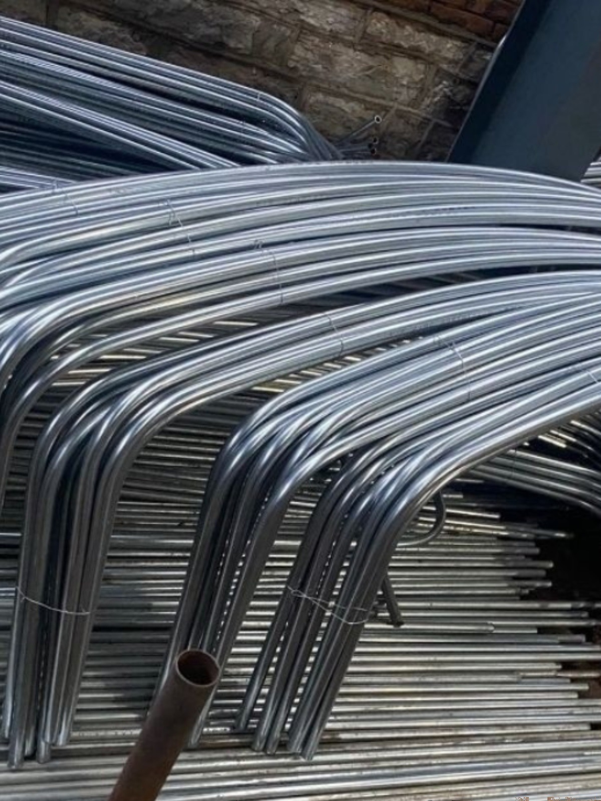 [핫 세일] 두꺼운 국가 표준 1.5 두께, 직경 20 튜브 - 외부 너비 2550, 다리 높이 30cm