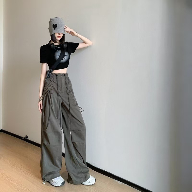 짙은 회색
